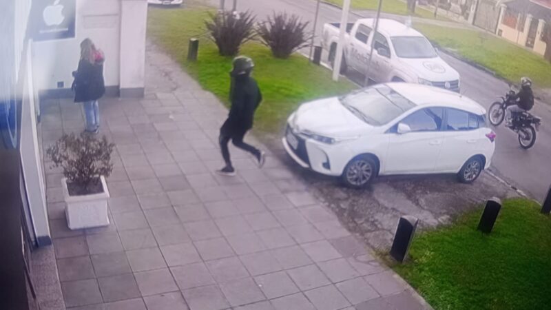 Salvaje ataque motochorro en Lanús