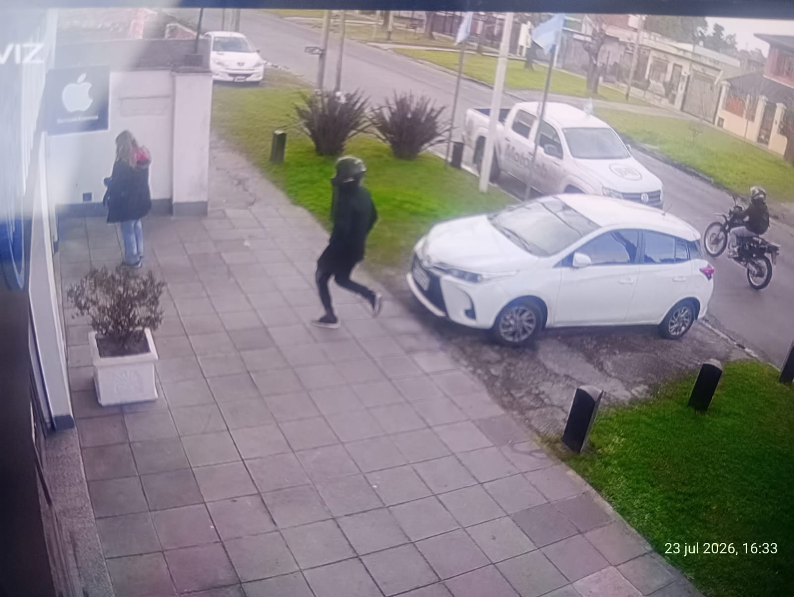 Salvaje ataque motochorro en Lanús