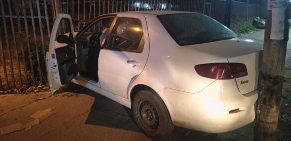 Avellaneda: dos adolescentes robaron un auto, atropellaron a dos motociclistas y fueron detenidos tras una persecución que terminó en Quilmes