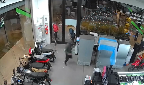 Un golpe cronometrado: 22 segundos para robar 12 celulares