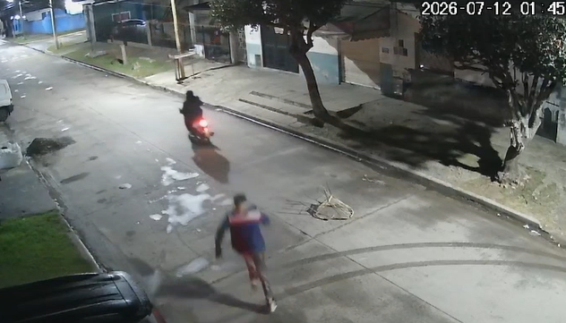 A los escobazos: Vecinos frustaron un robo