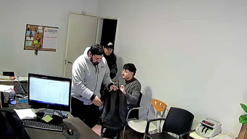 Golpe comando y terror en una oficina en Lomas