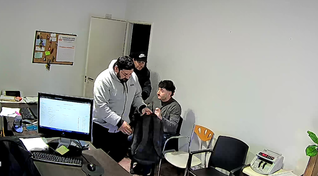 Golpe comando y terror en una oficina en Lomas