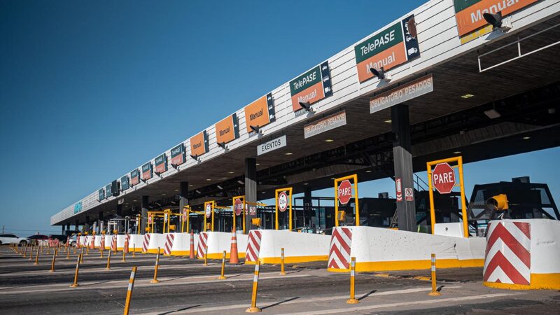 Llegan las vacaciones, suben los peajes