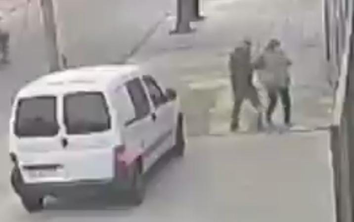 Motochorros sin límites: atacaron a una mamá con su bebé en brazos
