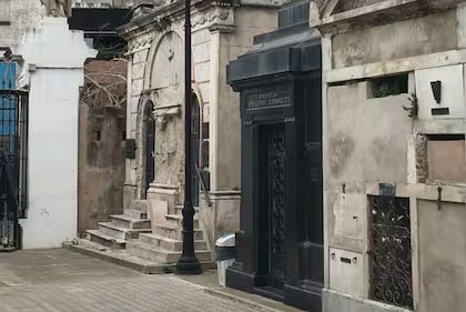Marcha atrás con la idea de instalar un café en una bóveda del cementerio de Recoleta