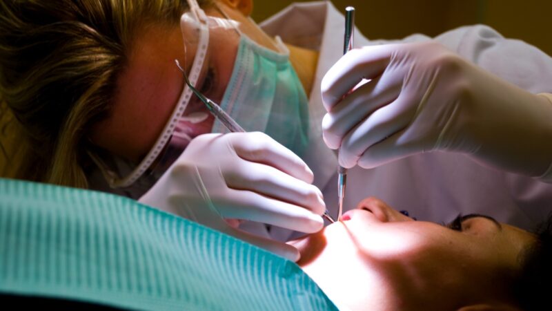 ¿Chau implantes dentales?