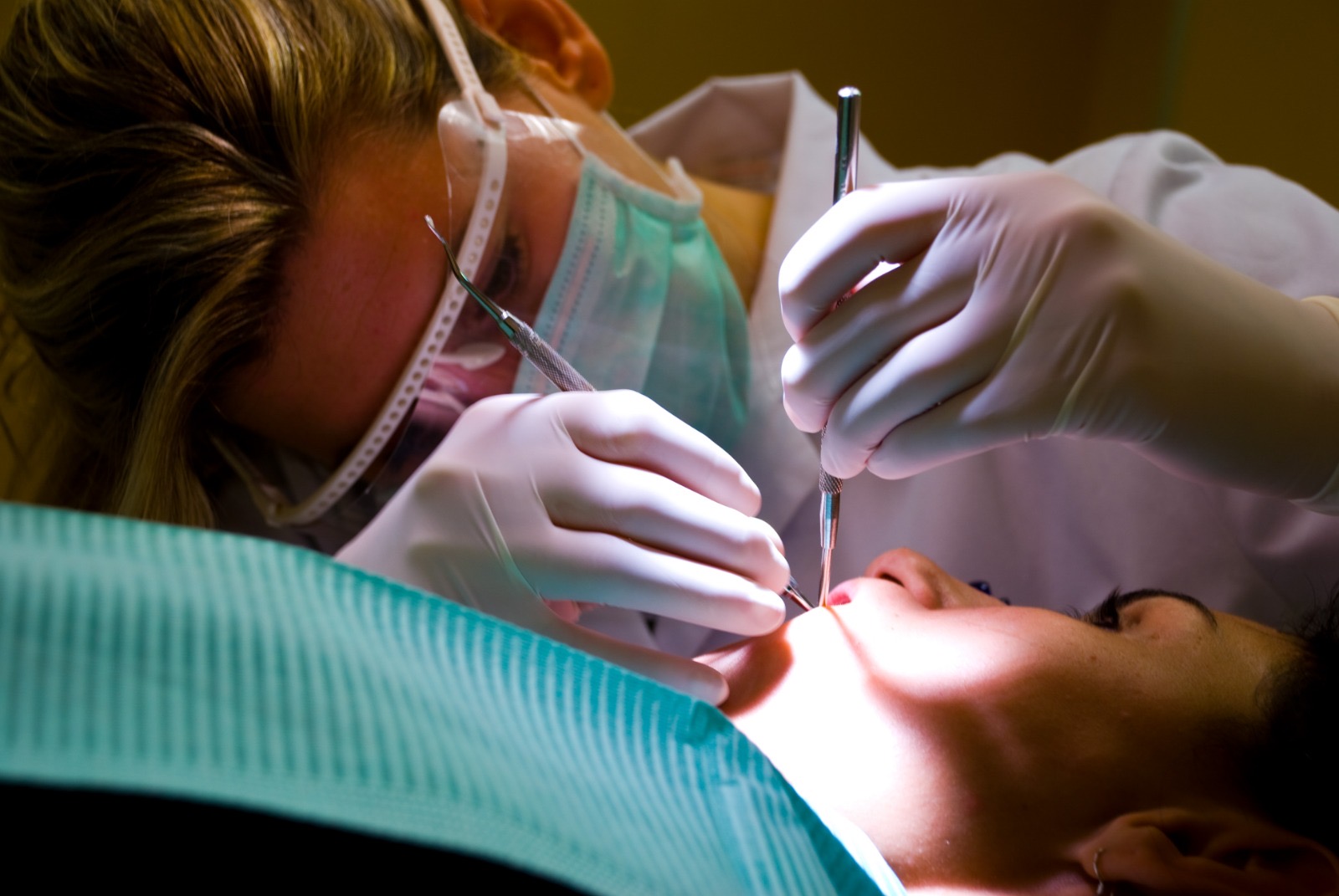 ¿Chau implantes dentales?