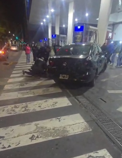 Discusión y locura en una estación de servicio de Recoleta