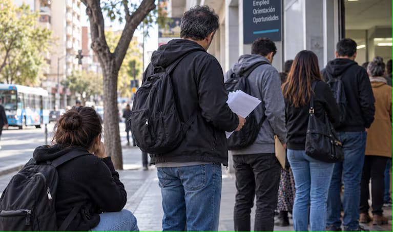 El desempleo volvió a los mismos niveles de la Pandemia, subió un 7,9% y crece el trabajo en negro.