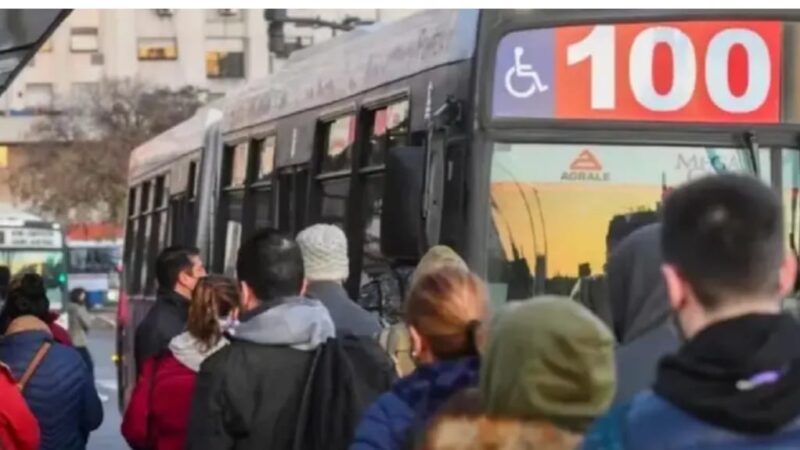Otro golpe al bolsillo: el transporte vuelve a aumentar y viajar será más caro desde octubre