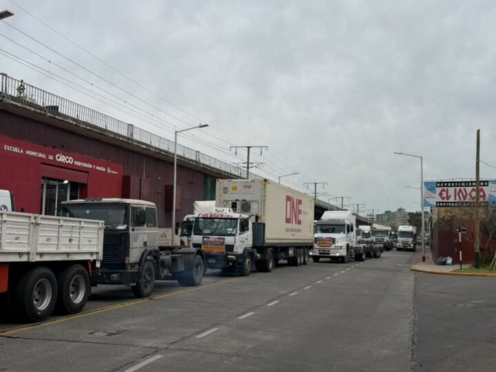 De las denuncias,  a la calle: más de 200 camioneros paralizan Avellaneda por las fotomultas millonarias