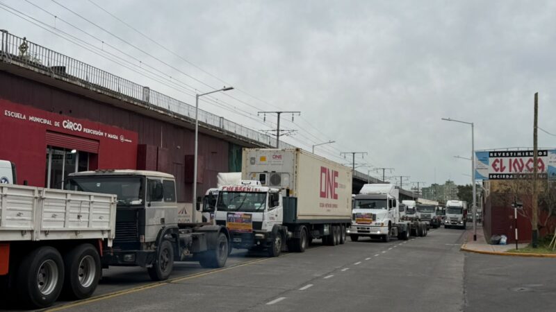 De las denuncias,  a la calle: más de 200 camioneros paralizan Avellaneda por las fotomultas millonarias