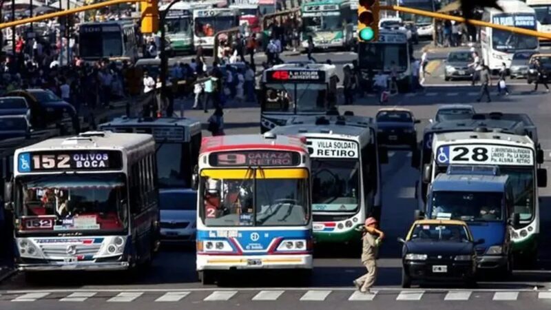 Ajuste en el bolsillo: cayó fuerte el uso de colectivos