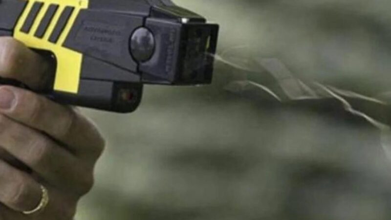 Avanza el proyecto para que la policía bonaerense pueda usar pistolas Taser