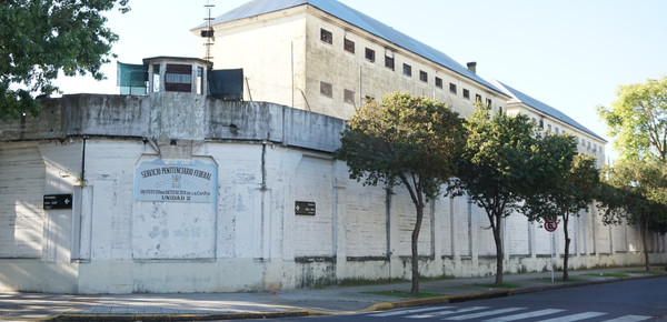 Firmaron un acuerdo para desalojar la cárcel de Devoto y trasladar a los detenidos a Marcos Paz